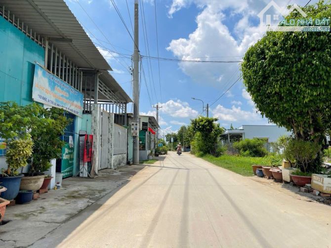336m2 full thổ cư 2 mặt tiền đường ô tô, xe tải chạy, khu đông dân cư, SHR,giá rẻ 8,5tr/m2 - 4