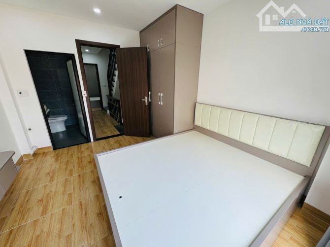 Nhà 8 phòng khép kín ngõ thông cách 400m ra mặt đường QL 32, gần chợ , hiệu thuốc - 5