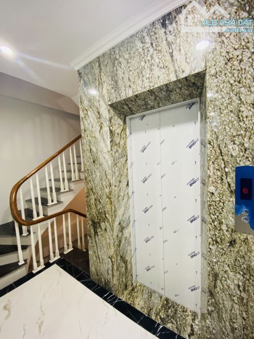 Nhà xây mới hiện đại kiến trúc Châu âu siêu đẹp phân lô, thang máy 7 tầng