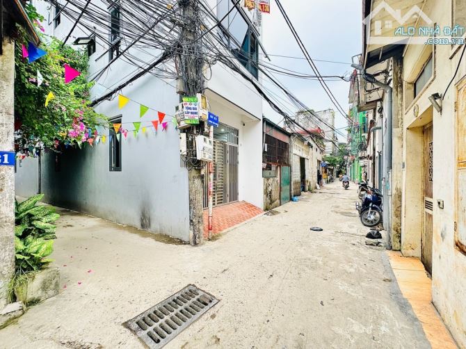 Bán nhà Lĩnh Nam 30mx4T MT6,5m giá chỉ 4,75tỷ full nội thất nhà đẹp ở luôn chỉ cách ô tô 1