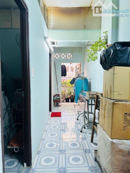 Nhà Bán Ngay Lạc Long Quân - 38m2 - 3 Tầng - (4x9.5) - Quận Tân Bình - 4.3 tỷ Thương lượng