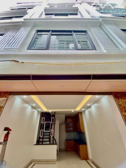 NHÀ ĐẸP Ô TÔ ĐỖ CỔNG - NGÕ THÔNG - KD TUYỆT VỜI - DT 40M XÂY 5 TẦNG KHÉP KÍN ,GIÁ 4TY