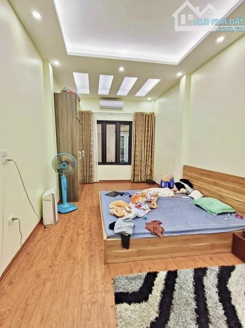 Bán nhà Thái Thịnh, Đống Đa. DT: 57m, 5 tầng. Giá: 12,8 tỷ. Ngõ thông, Kinh doanh sầm uất
