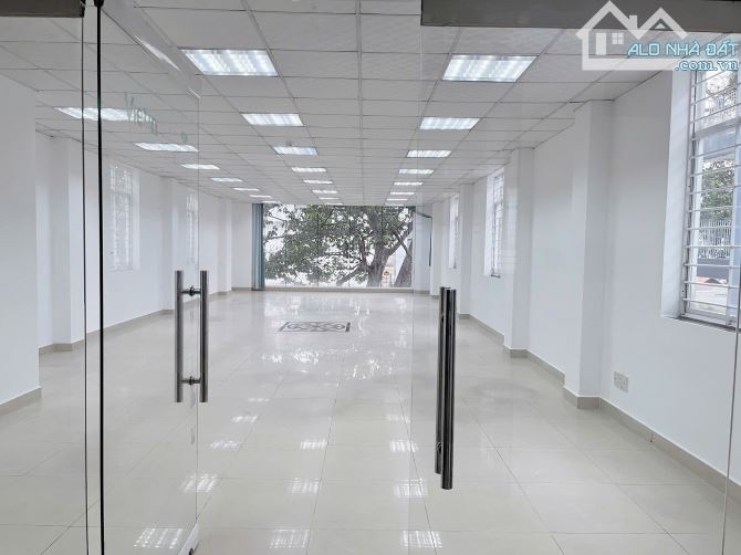 Cho thuê văn phòng 150m2 mới tinh mà giá chỉ 80 triệu/tháng, tại MT Nguyễn Thị Minh Khai