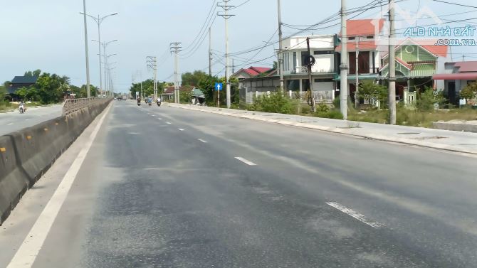 🇻🇳Mặt Tiền Quốc Lộ 1A đối diện ga Văn Xá đi siêu thị Go chỉ 3 phút 180m2 chỉ 1 tỷ xxx