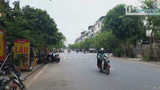 Hiếm!!! bán biệt thự Văn Quán Hà Đông 220m xây 7 tầng lô góc kinh doanh đẳng cấp.