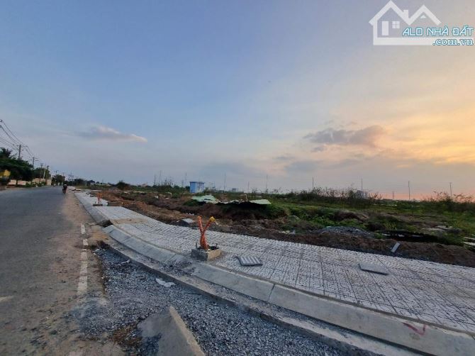 ĐẤT MẶT TIỀN , 140M2 ,NGANG 14M ,GẦN VÒNG XOAY NGUYỄN DUY TRINH, PHÚ Hữu, Q9 - 1