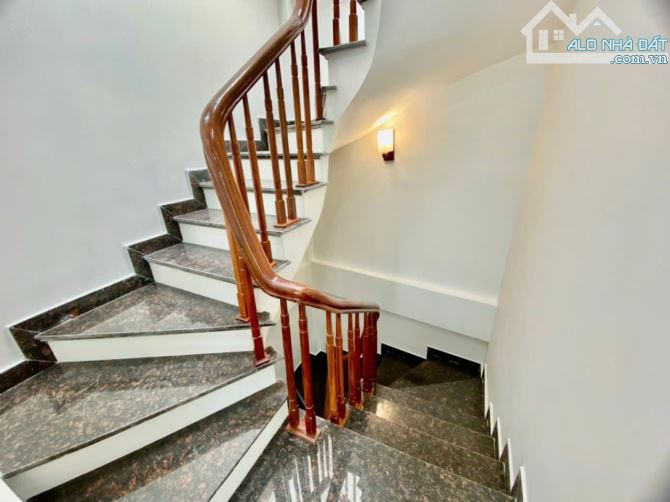 NHÀ ĐẸP Ô TÔ ĐỖ CỔNG - NGÕ THÔNG - KD TUYỆT VỜI - DT 40M XÂY 5 TẦNG KHÉP KÍN ,GIÁ 4TY - 1