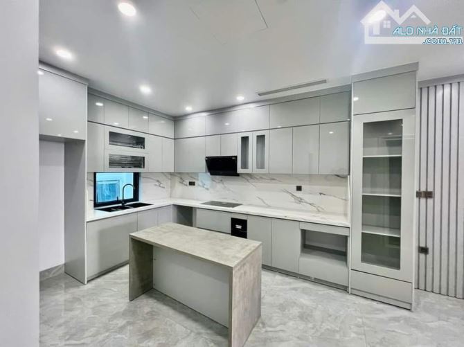 NHÀ ĐẸP VIỆT HƯNG, LÔ GÓC, THANG MÁY, GARA Ô TÔ TRÁNH, DT 50M2, MT 4.5M, 6T, CHỈ 10.5 TỶ - 1