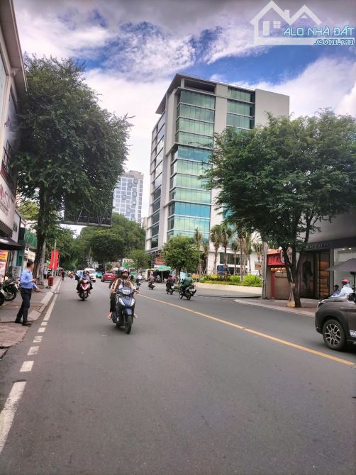 Cho thuê nhà 187A Hai Bà Trưng Quận 3, DT: 11.5x36m, 2 lầu, giá: 560tr/ tháng - 2