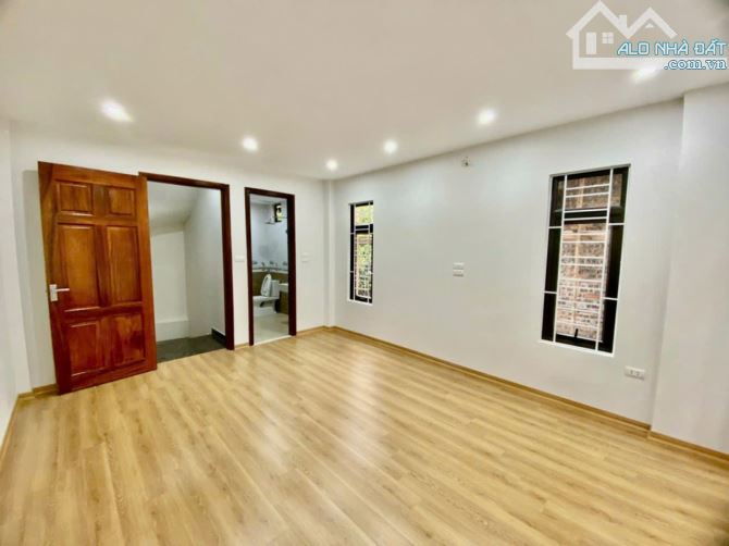 NHÀ ĐẸP Ô TÔ ĐỖ CỔNG - NGÕ THÔNG - KD TUYỆT VỜI - DT 40M XÂY 5 TẦNG KHÉP KÍN ,GIÁ 4TY - 2