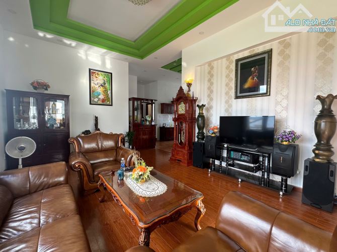 Villa Mặt tiền đường Trịnh Hoài Đức, Phường 11, Đà Lạt - 2