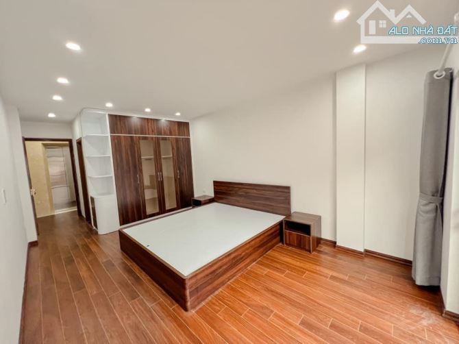 Bán nhà Hoàng Văn Thái, ô tô vào, 8 tầng, thang máy, 40m2, 14.8 tỷ - 2