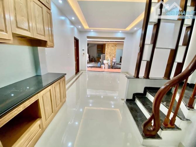 NHÀ ĐẸP Ô TÔ ĐỖ CỔNG - NGÕ THÔNG - KD TUYỆT VỜI - DT 40M XÂY 5 TẦNG KHÉP KÍN ,GIÁ 4TY - 3