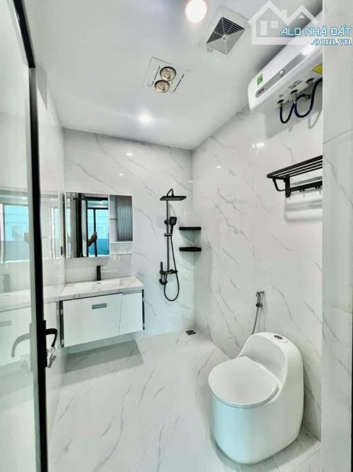 NHÀ ĐẸP VIỆT HƯNG, LÔ GÓC, THANG MÁY, GARA Ô TÔ TRÁNH, DT 50M2, MT 4.5M, 6T, CHỈ 10.5 TỶ - 3