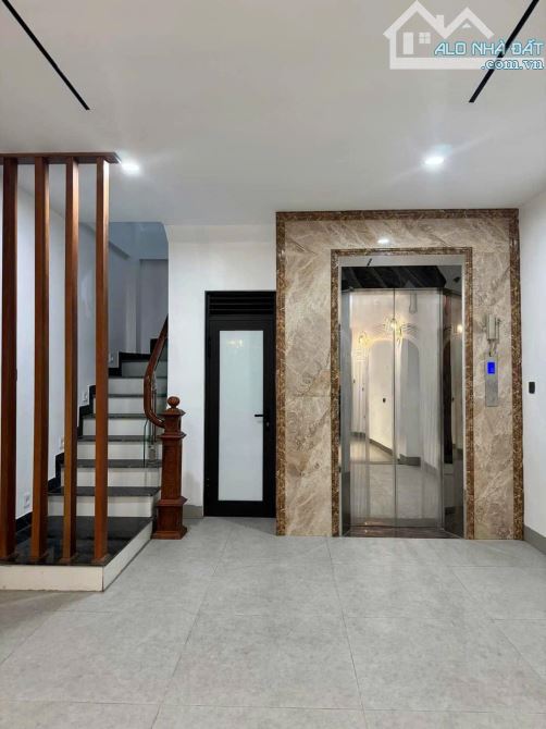 NHÀ ĐẸP VIỆT HƯNG, LÔ GÓC, THANG MÁY, GARA Ô TÔ TRÁNH, DT 50M2, MT 4.5M, 6T, CHỈ 10.5 TỶ - 4