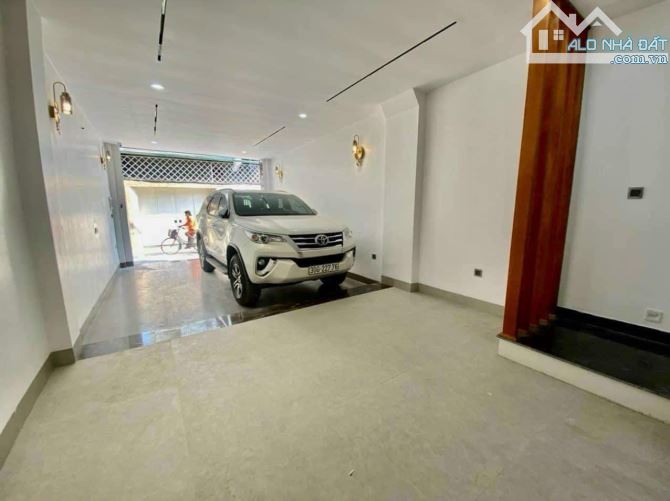 NHÀ ĐẸP VIỆT HƯNG, LÔ GÓC, THANG MÁY, GARA Ô TÔ TRÁNH, DT 50M2, MT 4.5M, 6T, CHỈ 10.5 TỶ - 5