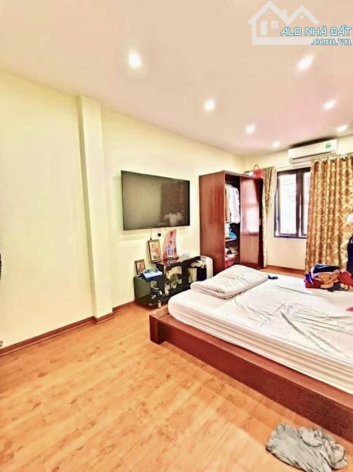 Bán nhà Thái Thịnh, Đống Đa. DT: 57m, 5 tầng. Giá: 12,8 tỷ. Ngõ thông, Kinh doanh sầm uất - 5