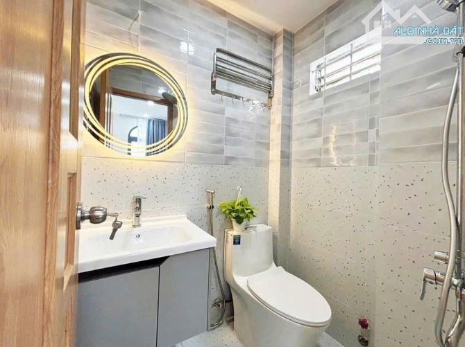 BÁN NHÀ ĐẸP 4 TẦNG _DTSD 99M2_ SÁT MẶT TIỀN THÍCH QUẢNG ĐỨC PHƯỜNG 4 PHÚ NHUẬN _5 TỶ - 5