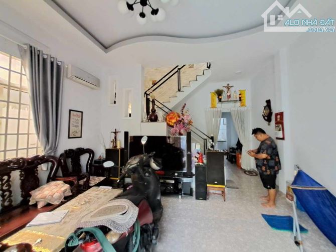 QUẬN 12, NGUYỄN VĂN QUÁ, GẤP BÁN GIẢM 1 TỶ GIÁ MỚI 6 TỶ NHÀ 171M2 NGANG 6.3M