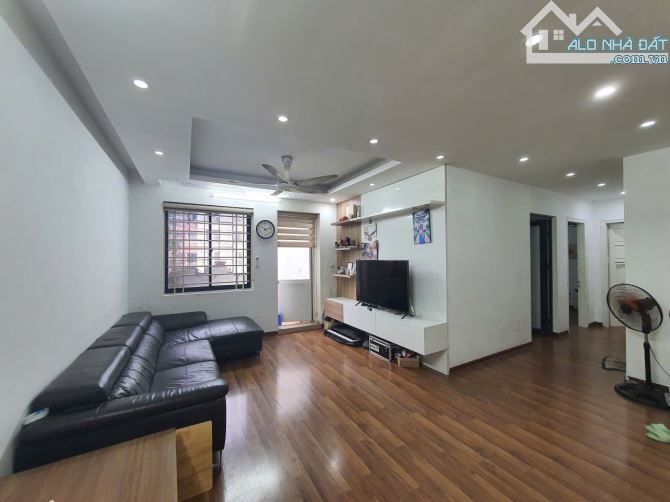 Siêu rẻ! Bán căn 102m2 giá 6 tỷ ,có thương lượng khu ĐT Handi Resco Cổ Nhuế. Sổ đỏ sẵn