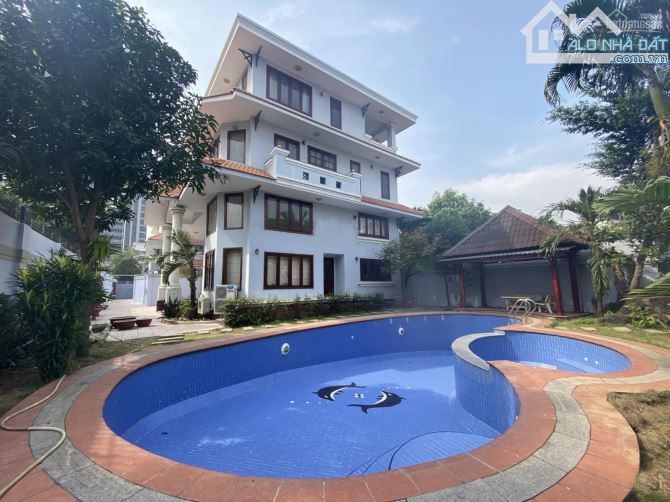 Cho thuê villa 500m2 trệt 3 lầu 8PN,hồ bơi,sân vườn Thảo Điền Quận 2