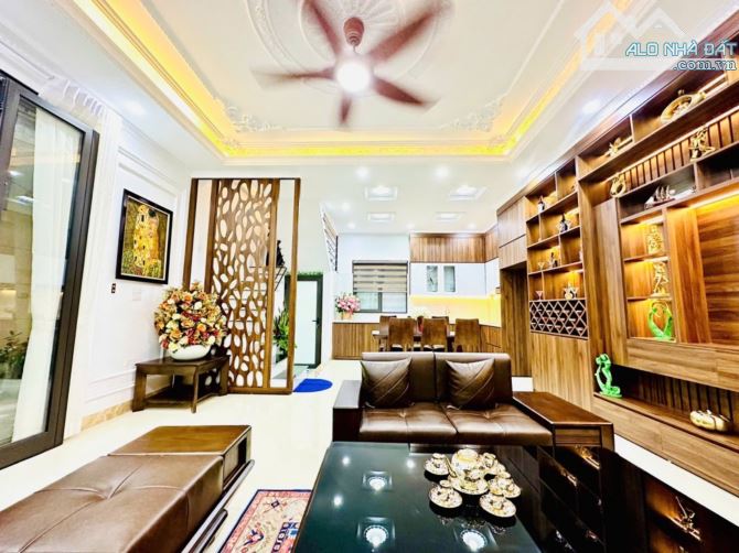 NHÀ ĐẸP CẦU GIẤY- 58M- LÔ GÓC 3 THOÁNG- 5 NGỦ- MT RỘNG- NHỈNH 9 TỶ