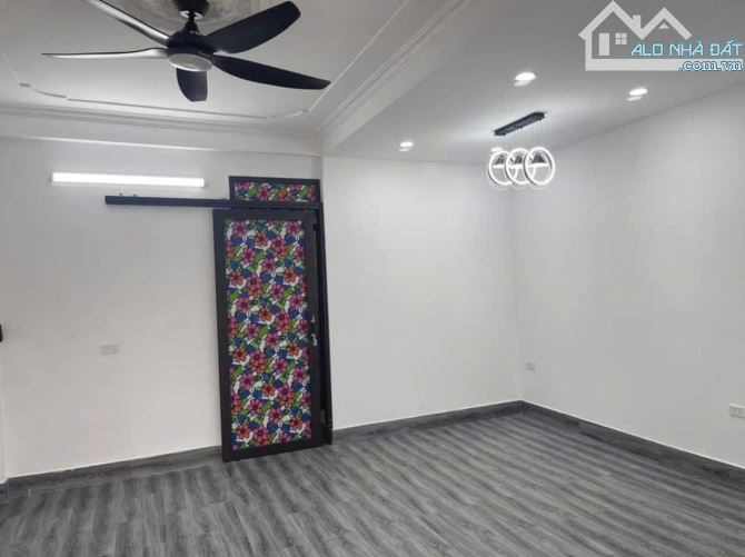 Cho thuê nhà Ngọc thụy 35m, 5 tầng, giá 8.5 triệu/tháng, full đồ, ngõ rộng, thông, gần cầu