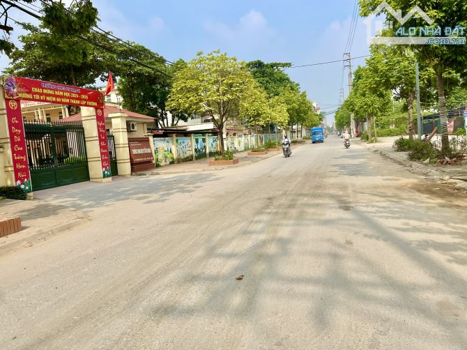 Bán nhà tại Di Trạch 5 tầng, ô tô đỗ cửa, đường rộng, sát khu đô thi Hinode chỉ 4 tỷ 8