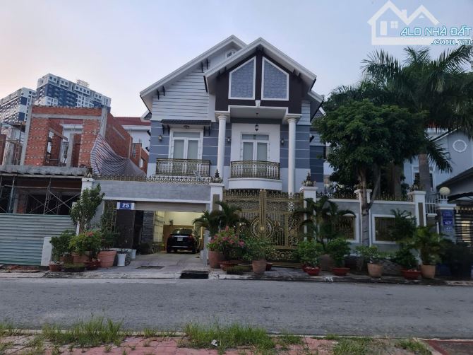 BÁN NHÀ PHƯỜNG CHÁNH NGHĨA. THỦ DẦU MỘT . BD. DT: 270M2. GIÁ 29,5 TỶ