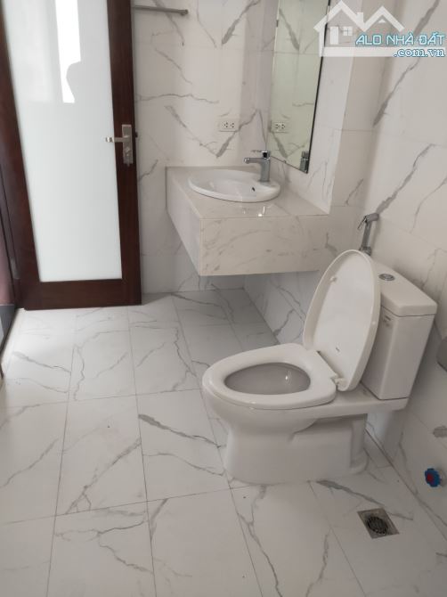 Cho thuê liền kề Văn Phú Hà Đông, dt 80m x 4T, mt 4,5m ô tô đỗ cửa giá 18 triệu - 1