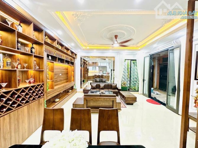 NHÀ ĐẸP, NGÕ 165 CẦU GIẤY, NỘI THẤT LONG LANH, NGANG 5M GẦN BÃI GỬI XE - 1