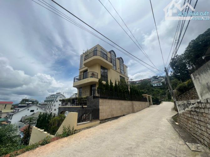 Bán đất 2 mặt tiền view thung lũng đường Khe Sanh thành phố Đà Lạt - 1