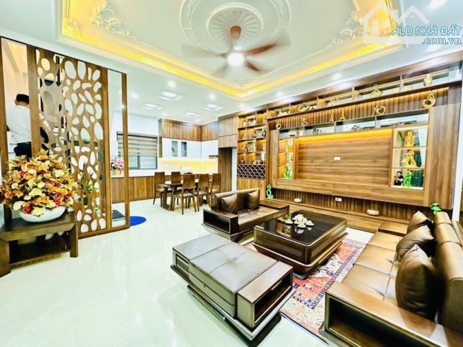 NHÀ ĐẸP CẦU GIẤY- 58M- LÔ GÓC 3 THOÁNG- 5 NGỦ- MT RỘNG- NHỈNH 9 TỶ - 2