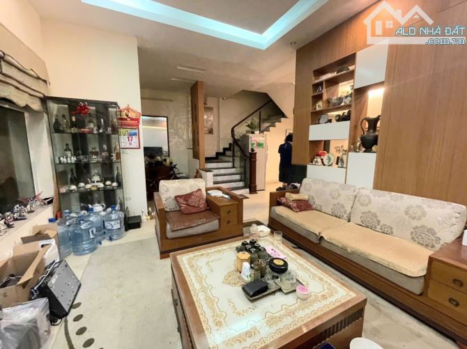 Cực hiếm Bán nhà phân lô Gara ô tô phố Giảng Võ, Đống Đa, diện tích 76m2, 5 tầng, mt 7.6m - 2