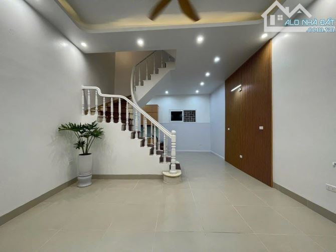 🔥BÁN NHÀ THỤY KHUÊ - GIÁ 6.55 TỶ - 40M2 x 4TẦNG - MT 5M - NGÕ NÔNG - 3