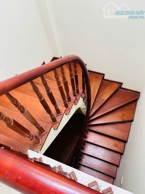 TRUNG TÂM CẦU GIẤY - NHÀ ĐẸP Ở NGAY – GẦN PHỐ - AN NINH TỐT - 33M2, 5 TẦNG, GIÁ TỐT - 3