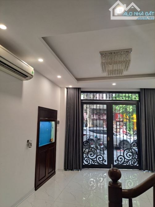 Bán nhà mặt phố Cửa Đông Hoàn Kiếm Dt 90m2 6 tầng mt 3m7 Giá 55 tỷ lh Huyền 7X - 3