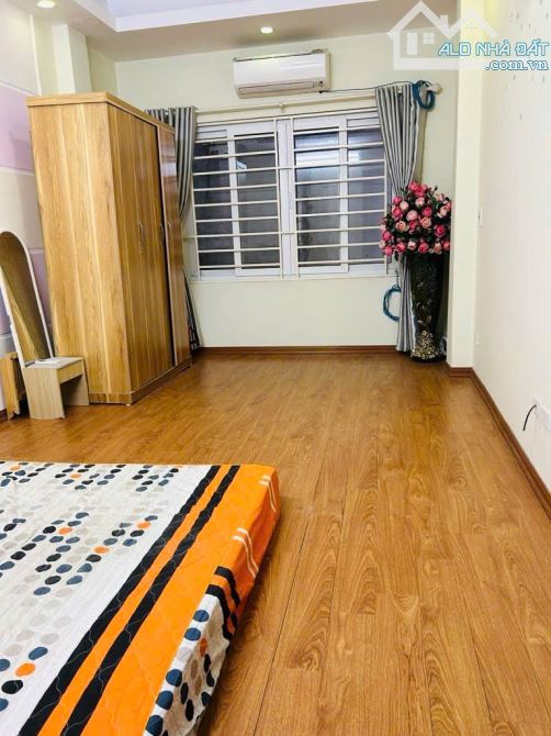 TRUNG TÂM CẦU GIẤY - NHÀ ĐẸP Ở NGAY – GẦN PHỐ - AN NINH TỐT - 33M2, 5 TẦNG, GIÁ TỐT - 4