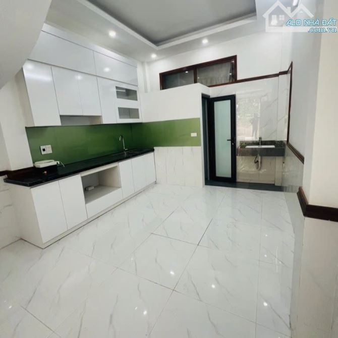 Bán nhà tại Di Trạch 5 tầng, ô tô đỗ cửa, đường rộng, sát khu đô thi Hinode chỉ 4 tỷ 8 - 6