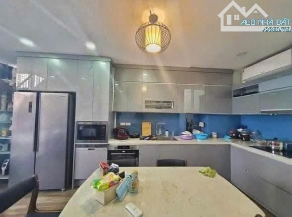 Cho thuê nguyên căn 3 ngủ 225m2 ở Đội Cấn, Ba Đình, Hà Nội - 8