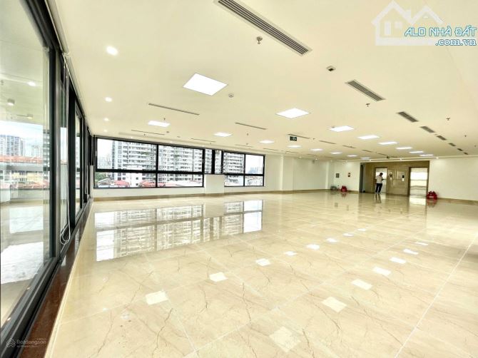 Núi Trúc - Sàn 170m2 mặt phố, 2 mặt thoáng trước sau ốp kính cực đẹp