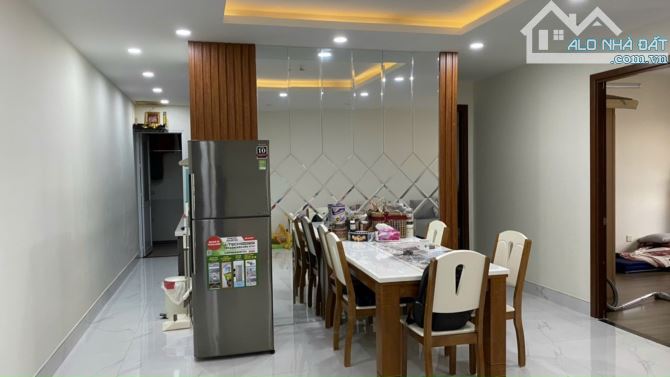 Gia đình bán CH Tản Đà Q5, 75m2, 2PN, góc, có SH. Giá thật nhà thật: 3.9 tỷ TL