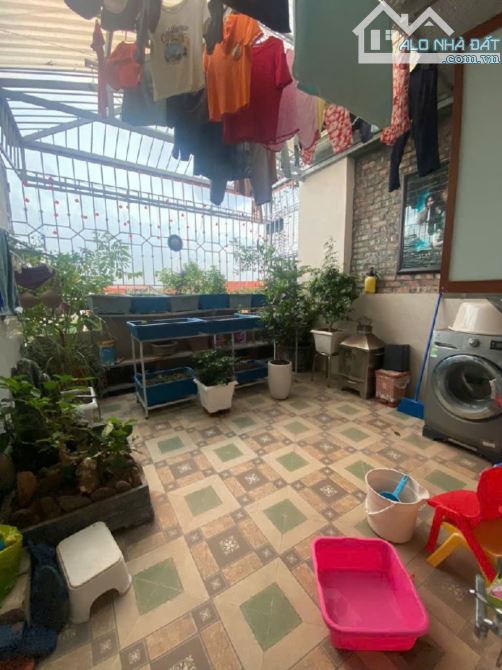 Nhà 3 tầng phố Nguyễn Văn Cừ- Gia Thuỵ- Long Biên. DT 42m2, Kinh doanh, Ô tô, Giá 8.25 tỷ