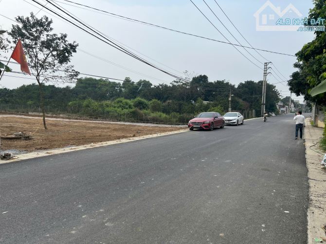 Bán 3136,6m2 đất  mặt đường tỉnh lộ 86 thôn Đông Phương, xã Cẩm Lĩnh giá 3 tỷ