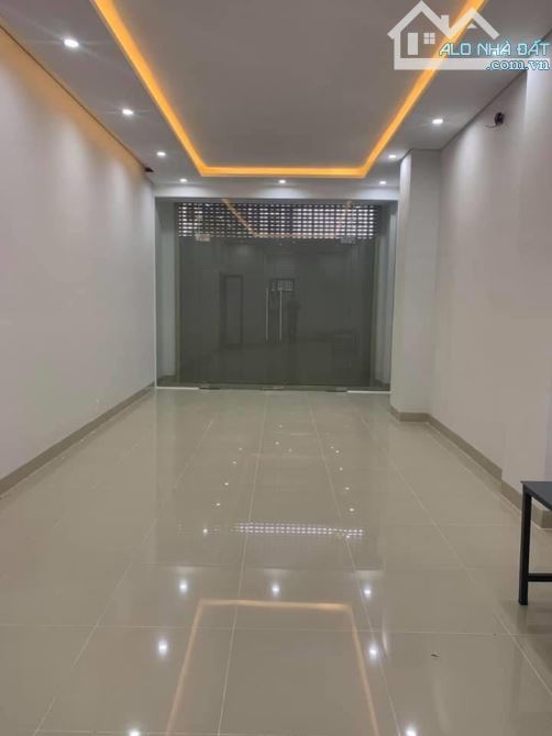 *Bán nhà đối diện chợ Nguyễn Tri Phương, Đường Nguyễn Khoái (7.5m), dt 81m2 giá 8,9 Tỷ