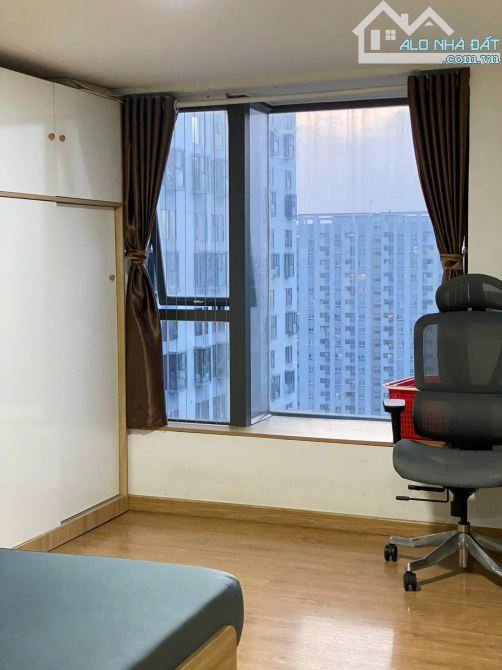 Chuyển nhượng căn hộ Sky Center, Tân Bình, 70m2, View đẹp, 3 phòng ngủ, SHR, 2.8 tỷ