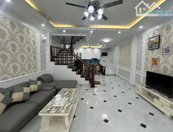 Hơn 5Tỷ, Nhà Nguyễn Trãi, 38m2*5Tầng, Nhà Mới, Full Nội Thất, 30M Ra Ô Tô, Cực Gần Phố - 1