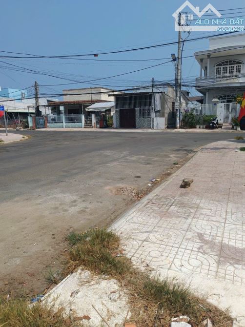 CẦN TIỀN BÁN NHANH NHÀ 2 MẶT TIỀN ĐƯỜNG LỚN KP.E, P.THANH HẢI, TP.PHAN THIẾT - 1