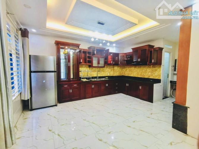 BIỆT THỰ MẶT TIỀN PHÚ NHUẬN OTO VÀO NHÀ - 5 TẦNG - 88M2 VUÔNG A4 - CHỈ 18.X TỎI - 12